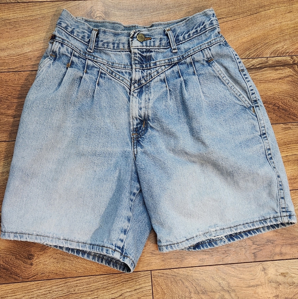 Chic High-Rise Pleated Vintage Denim Shorts , Size 26